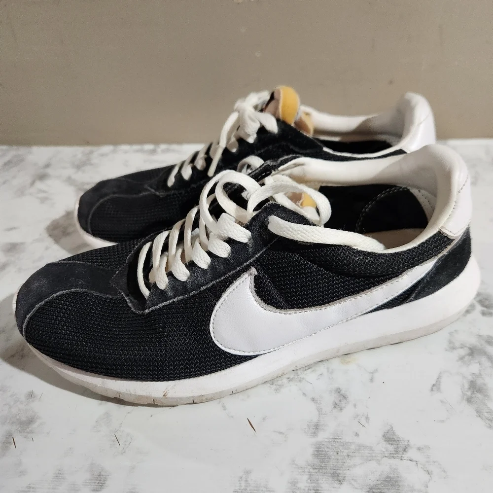 Nike ***missing letter